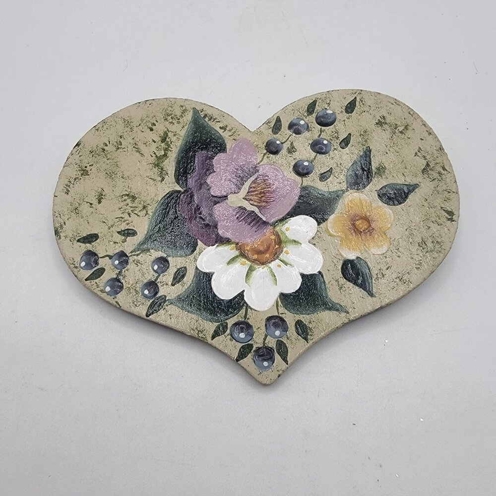 Vintage‎ Signed Heart Shape Hand Painted Wooden Floral Pin Brooch Daisy Gladiola